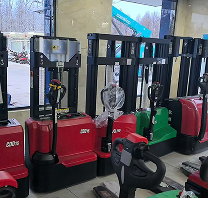 杭叉全电动堆高车