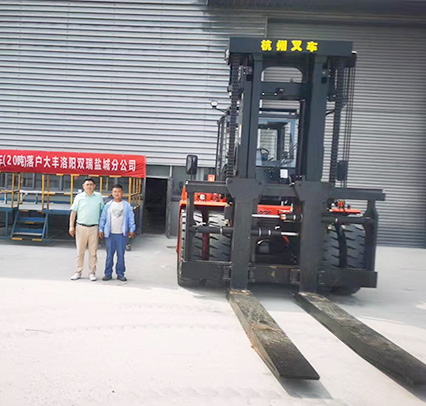 重型内燃平衡重式叉车
